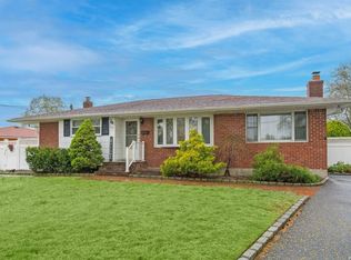 20 Audrey Ln, Commack, NY 11725