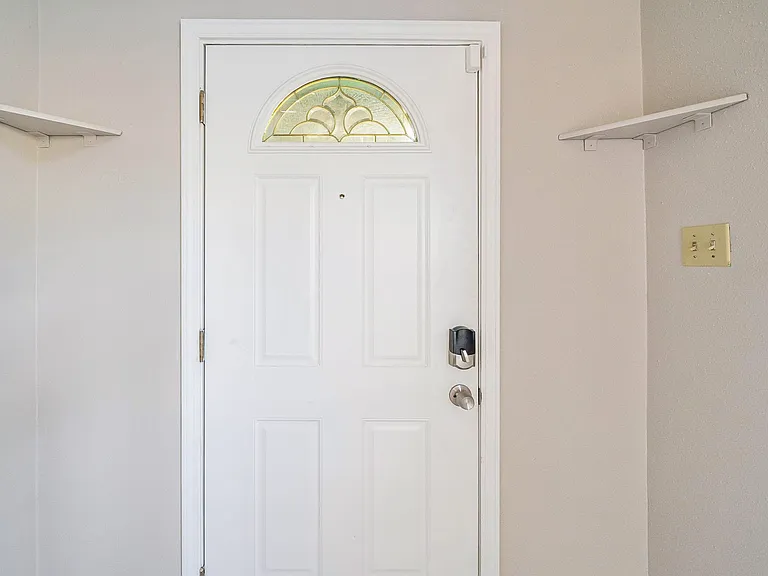 San Mateo Dr — Photo 8