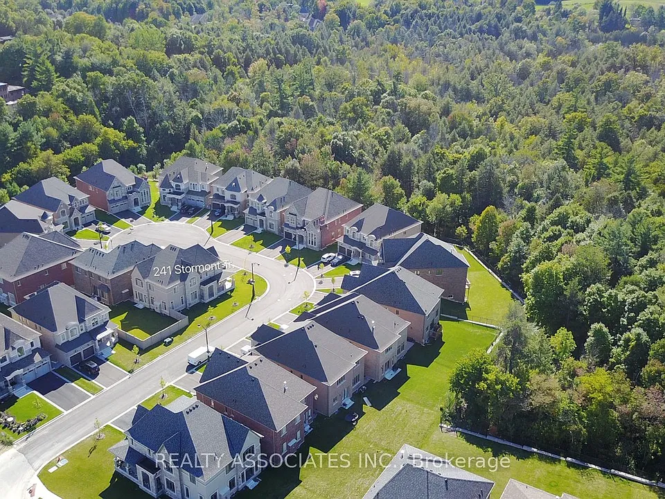 241 Stormont Trl