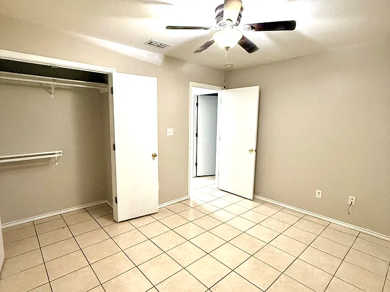2314 La Feria Rd #B — Photo 6