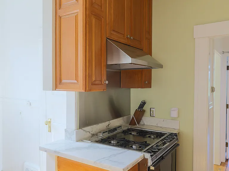 1029 Rhode Island St — Photo 8