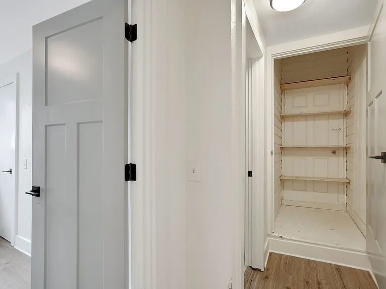 1204 Commercial St NE — Photo 16