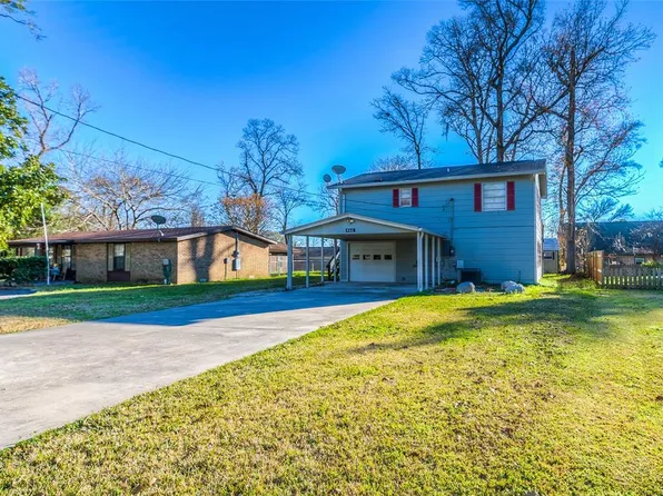 400 Shorthorn Dr, Onalaska, TX 77360