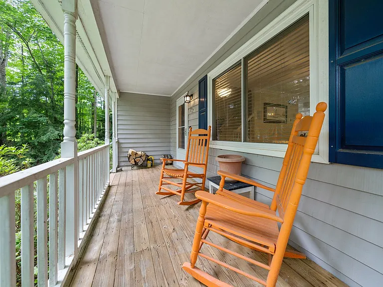 732 Phelps Rd — Photo 2