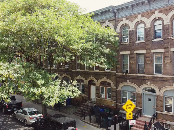 252 Cornelia Street image 3 of 3