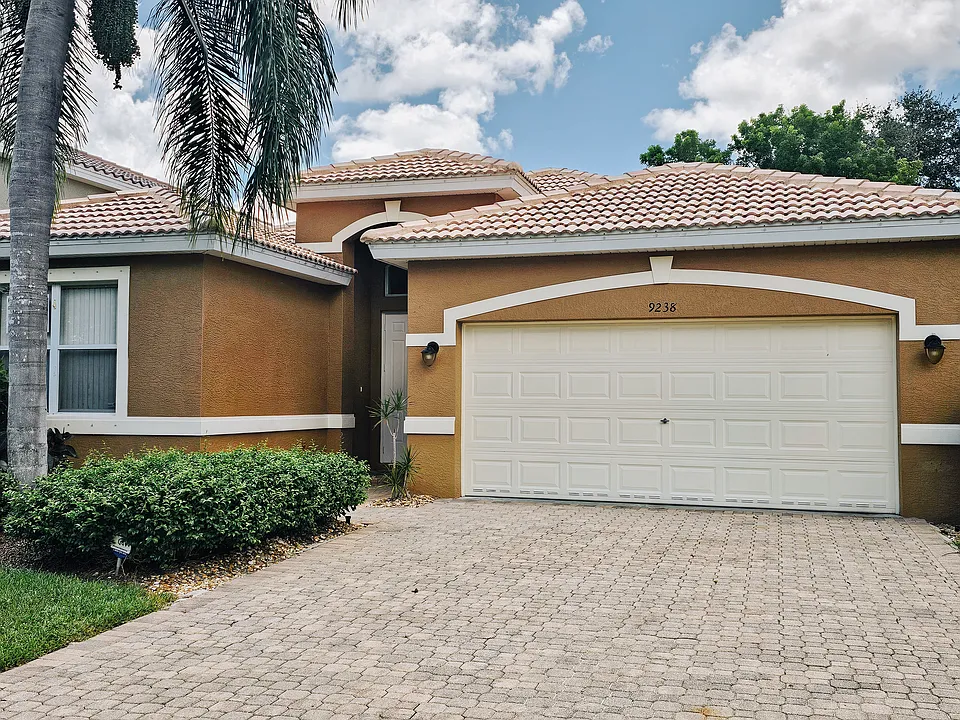 9238 Chestnut Tree Loop
