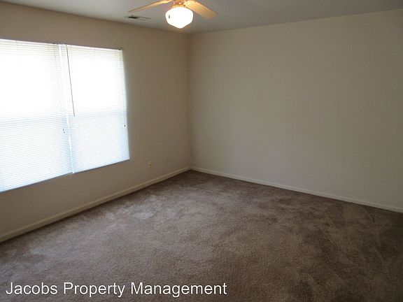 3rd image of 430 NE Park Ln APT C