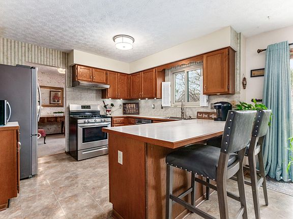 3rd image of 1760 Fallhaven Dr