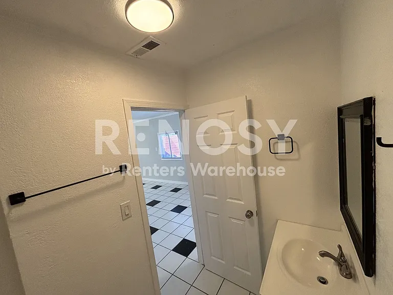 2818 W Heatherbrae Dr — Photo 30