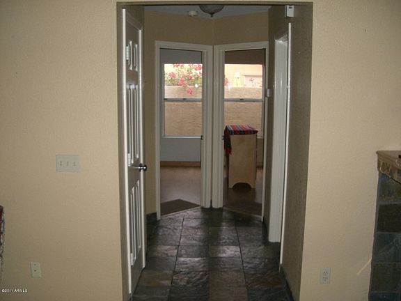 2nd image of 1207 E Amberwood Dr