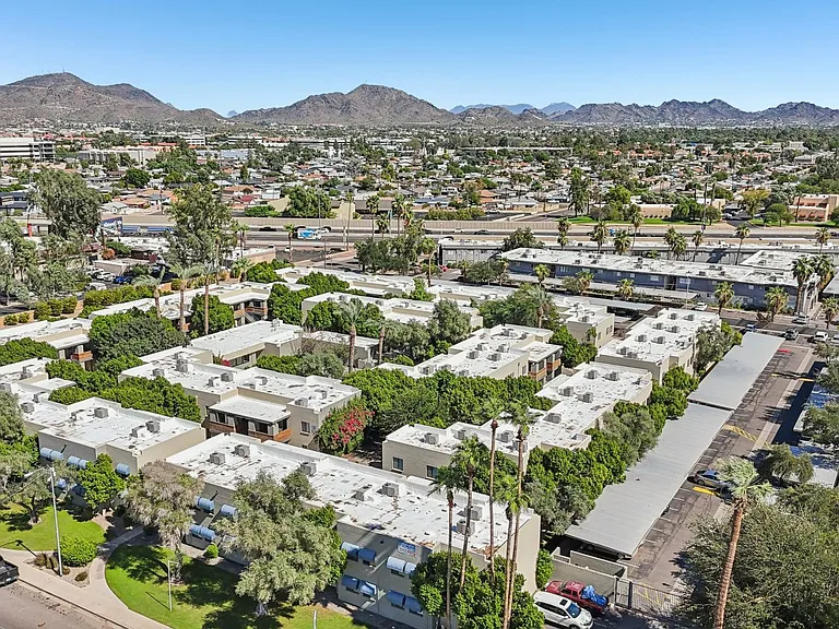 Palm Desert Apartments — Photo 37