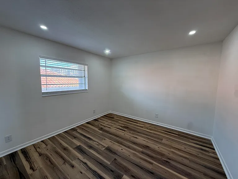 1534 SE 15th St #8 — Photo 13