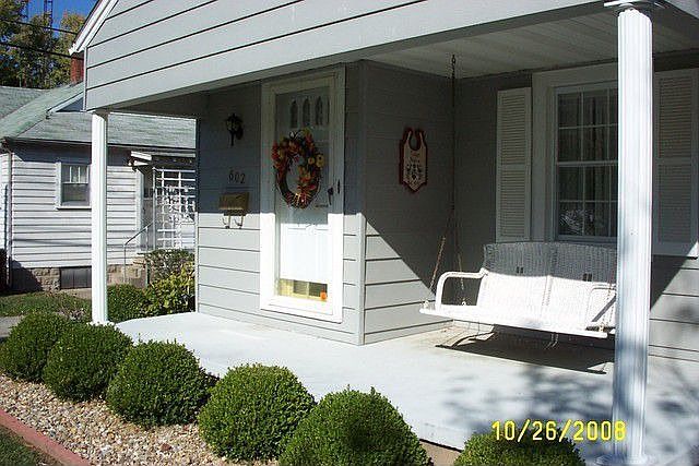 2nd image of 602 Elm St