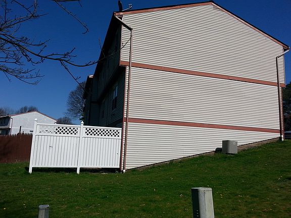2nd image of 310 Parkwood Dr