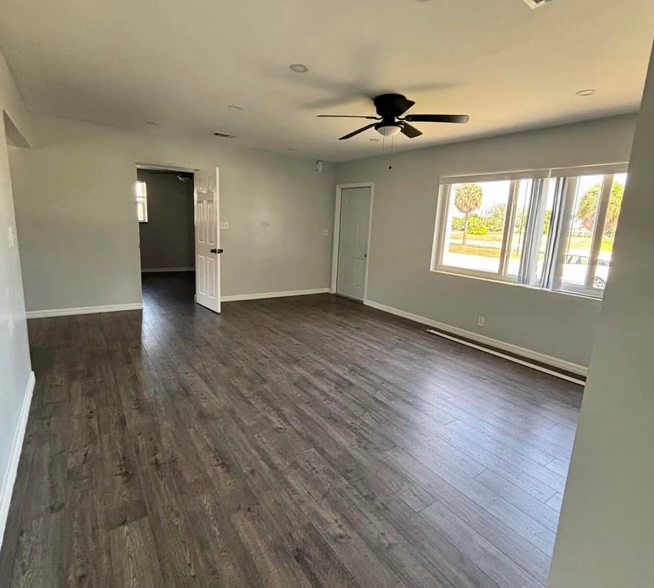 3 bed, 2.0 bath, 1260 sqft, $2,400 — Photo 2