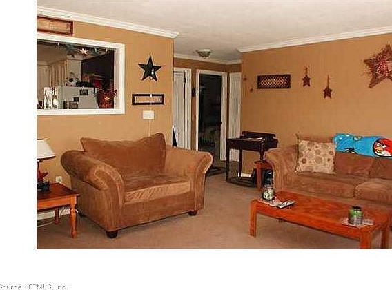 2nd image of 137 1/2 Vernon Ave Unit D2