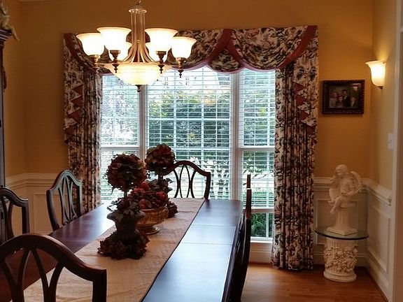 Dining Room : Triple Window View