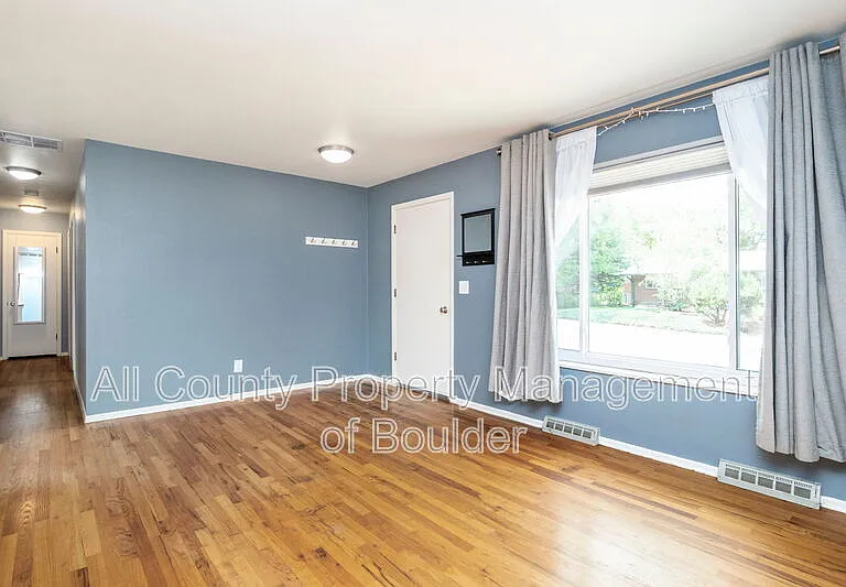 1210 Aikins Way — Photo 5