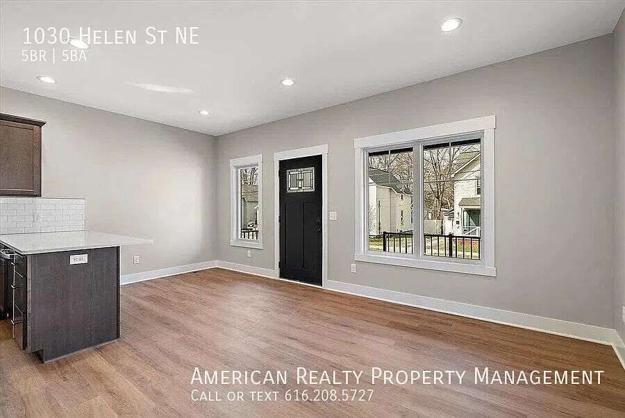 5 bed, 2160 sqft, $3,900 — Photo 3