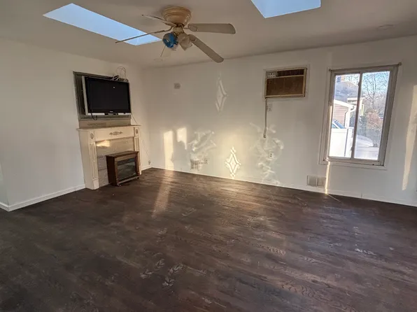 (undisclosed Address), Central Islip, NY 11722