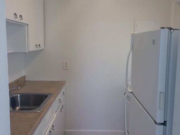 5th image of 108 Madeira Ave APT 1