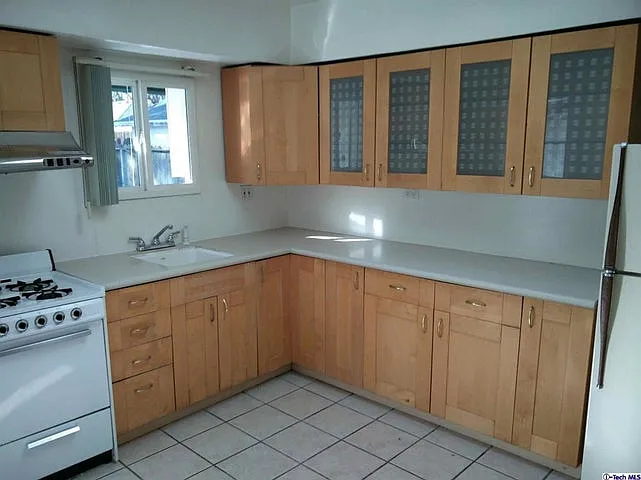 2 bed, 616 sqft, $3,595 — Photo 2
