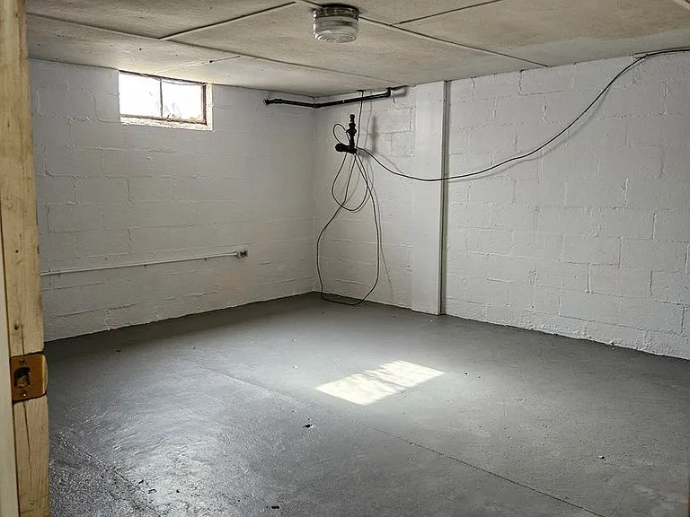 101 N Forrest St — Photo 11