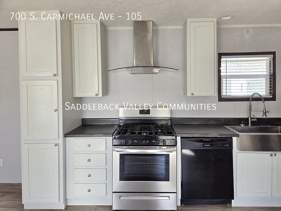 Building Photo - 700 S Carmichael Ave #105