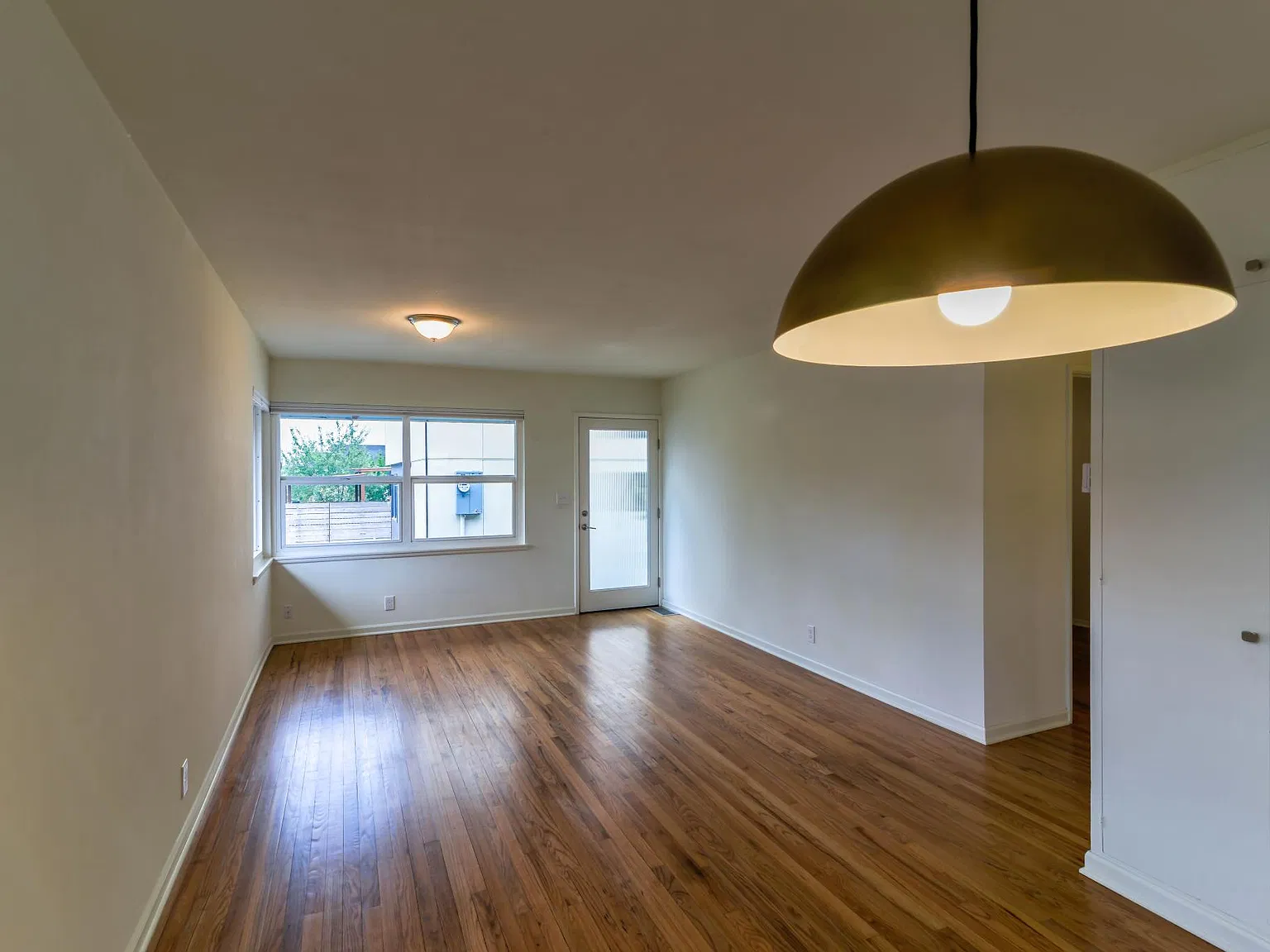 2 bed, 750 sqft, $2,900 — Photo 3