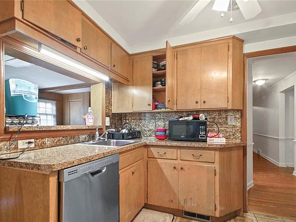 3rd image of 304 White House Ln #306