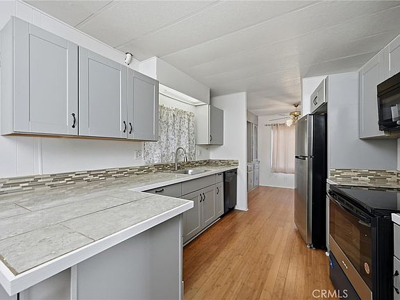 2nd image of 3562 Mountain View St