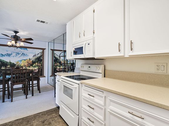 4th image of 2822 N Auburn Ct E #210