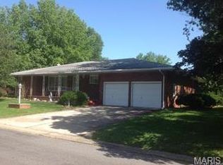 617 W Miller Dr, Staunton, IL