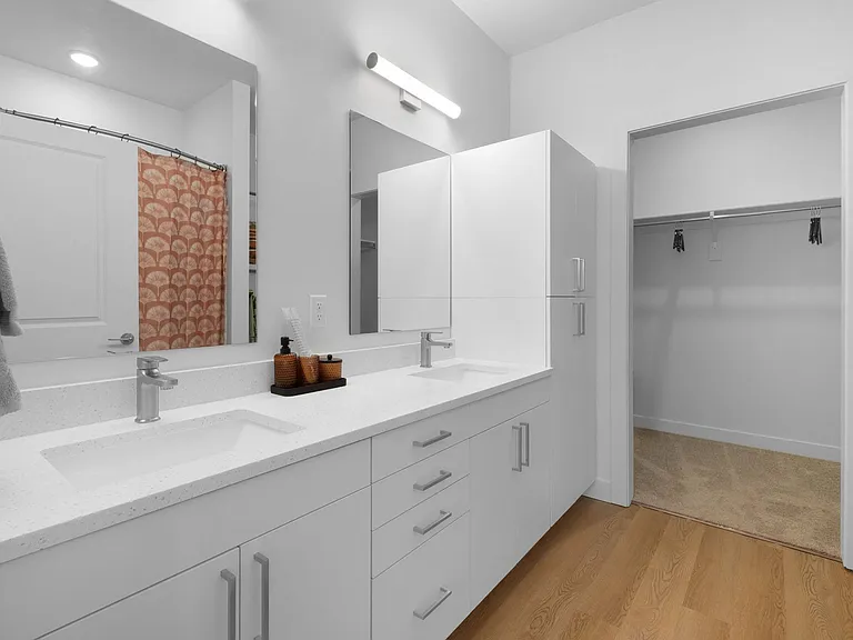 The Henley Apartments — Photo 20