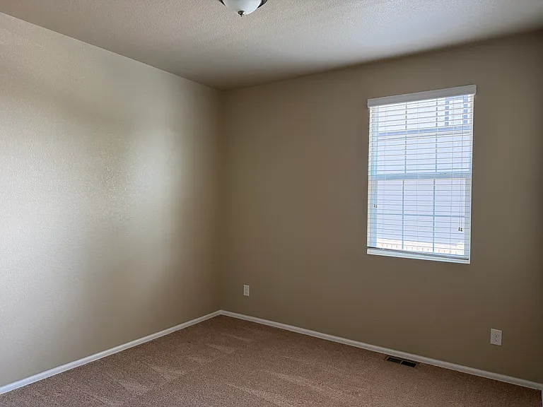 10266 Stagecoach Ave — Photo 6