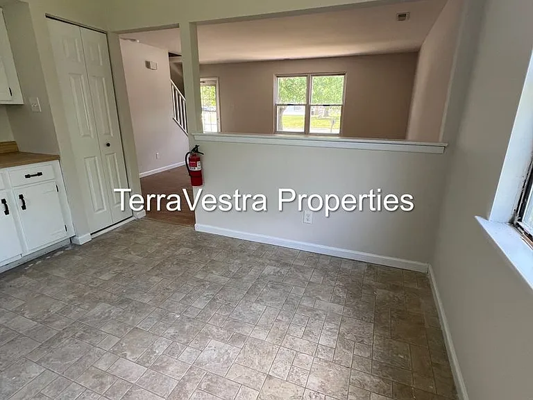 13-15 Grasmur Ct — Photo 3