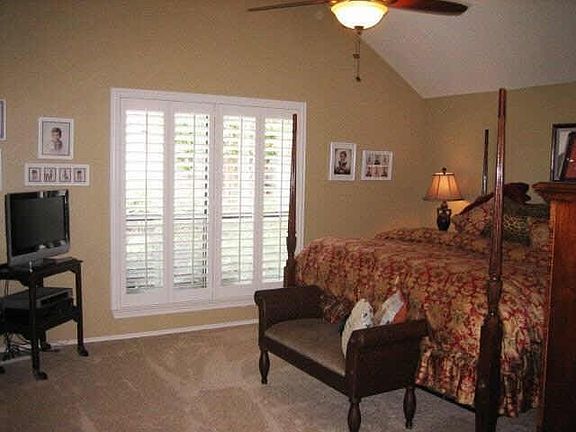 3rd image of 4905 Saint James Ct