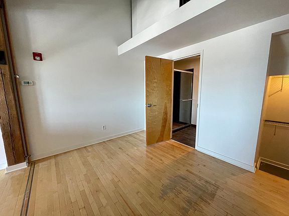 5th image of 1803 Wyandotte St APT 307