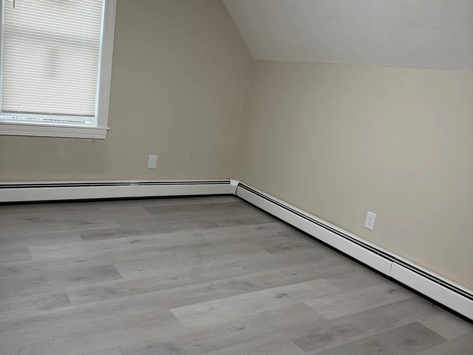 3 bed, 988 sqft, $1,800 — Photo 3