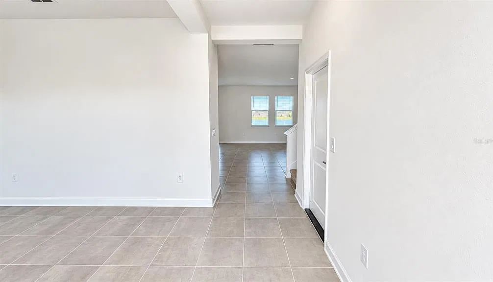5 bed, 3.0 bath, 2571 sqft, $3,300 — Photo 4