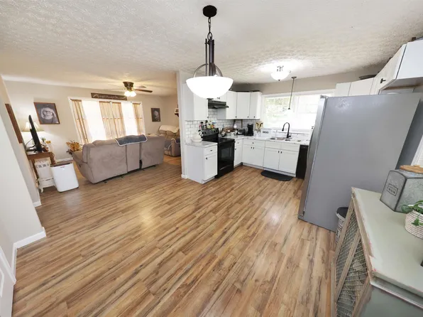 508 Kilarney Ave, Weaver, AL 36277