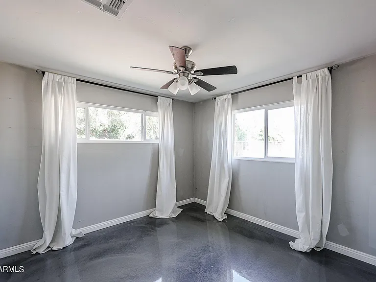 1034 E Elm St — Photo 11