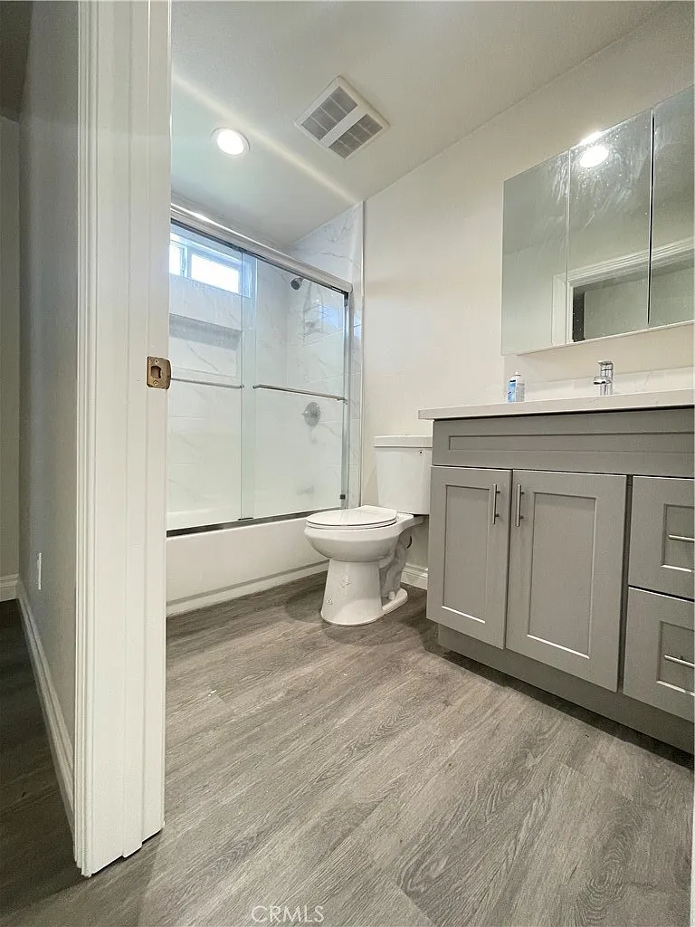 2 bed, 700 sqft, $2,600 — Photo 4