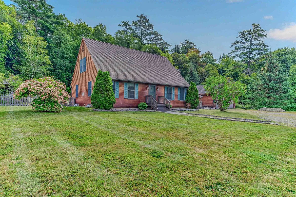 3 bed, 4.0 bath, 3902 sqft, $3,500 — Photo 1