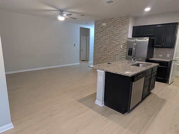 2nd image of 3130 Blantyre Bnd