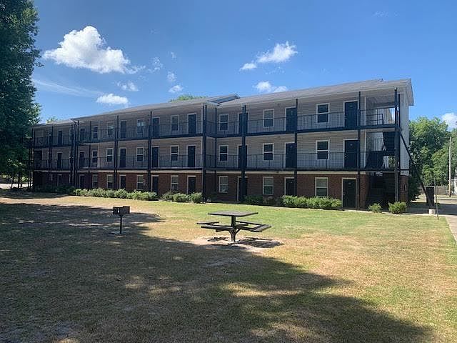 1st image of 301 E 12th St APT 17