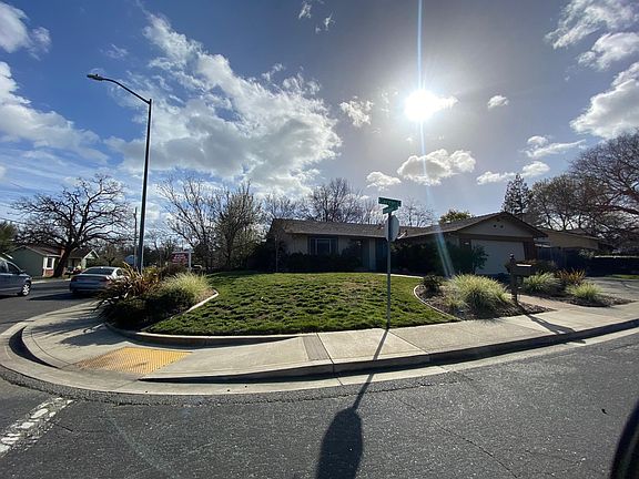 2nd image of 9 Carrie Ct