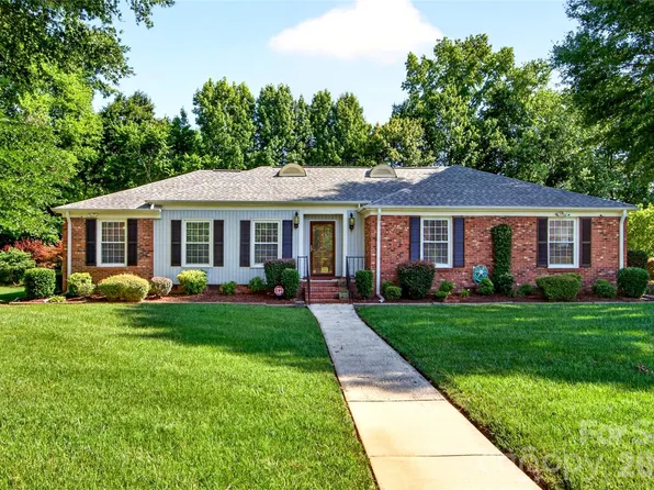 6801 Rambling Rose Dr, Charlotte, NC 28212