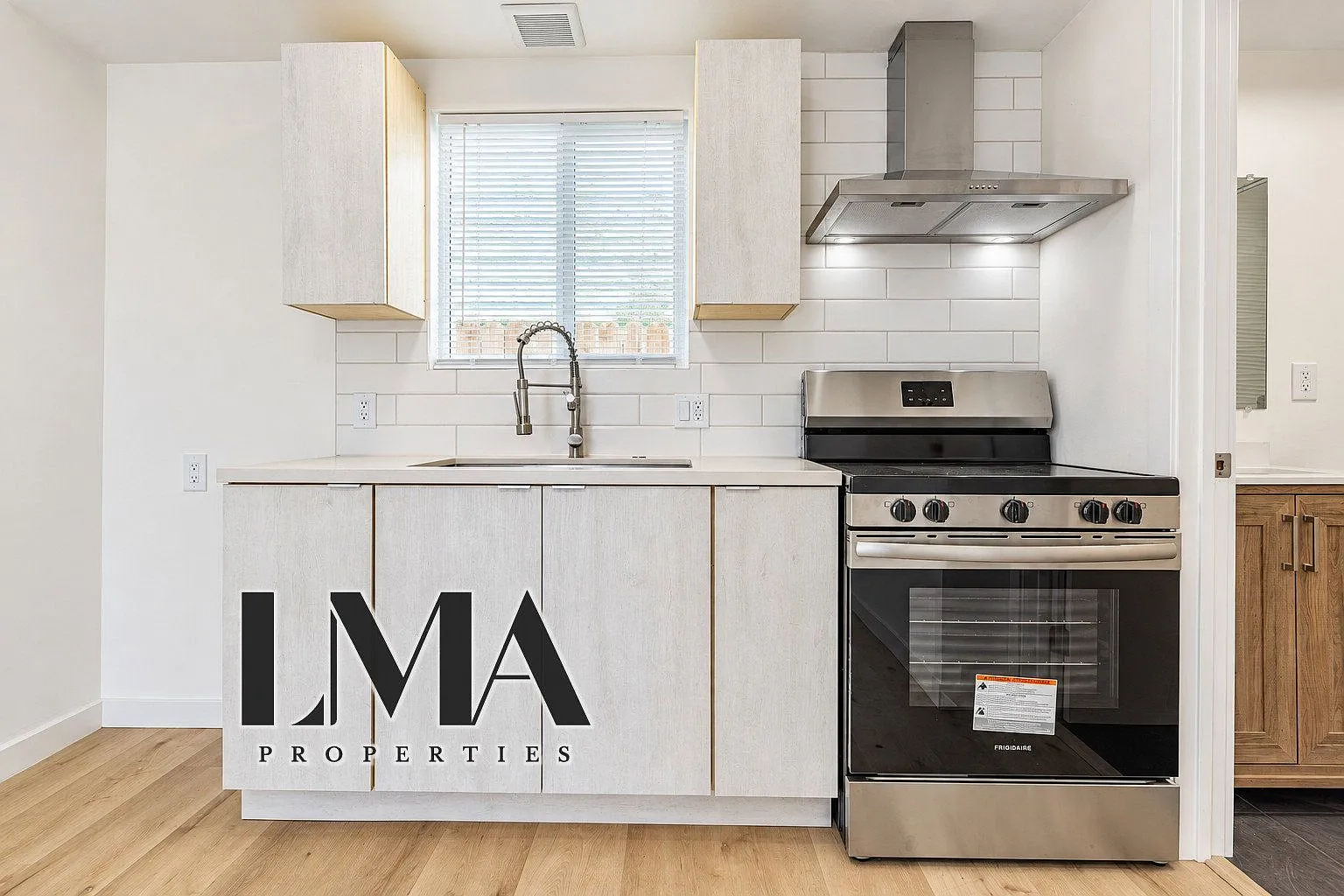 2 bed, 1.0 bath, 900 sqft, $2,250 — Photo 4