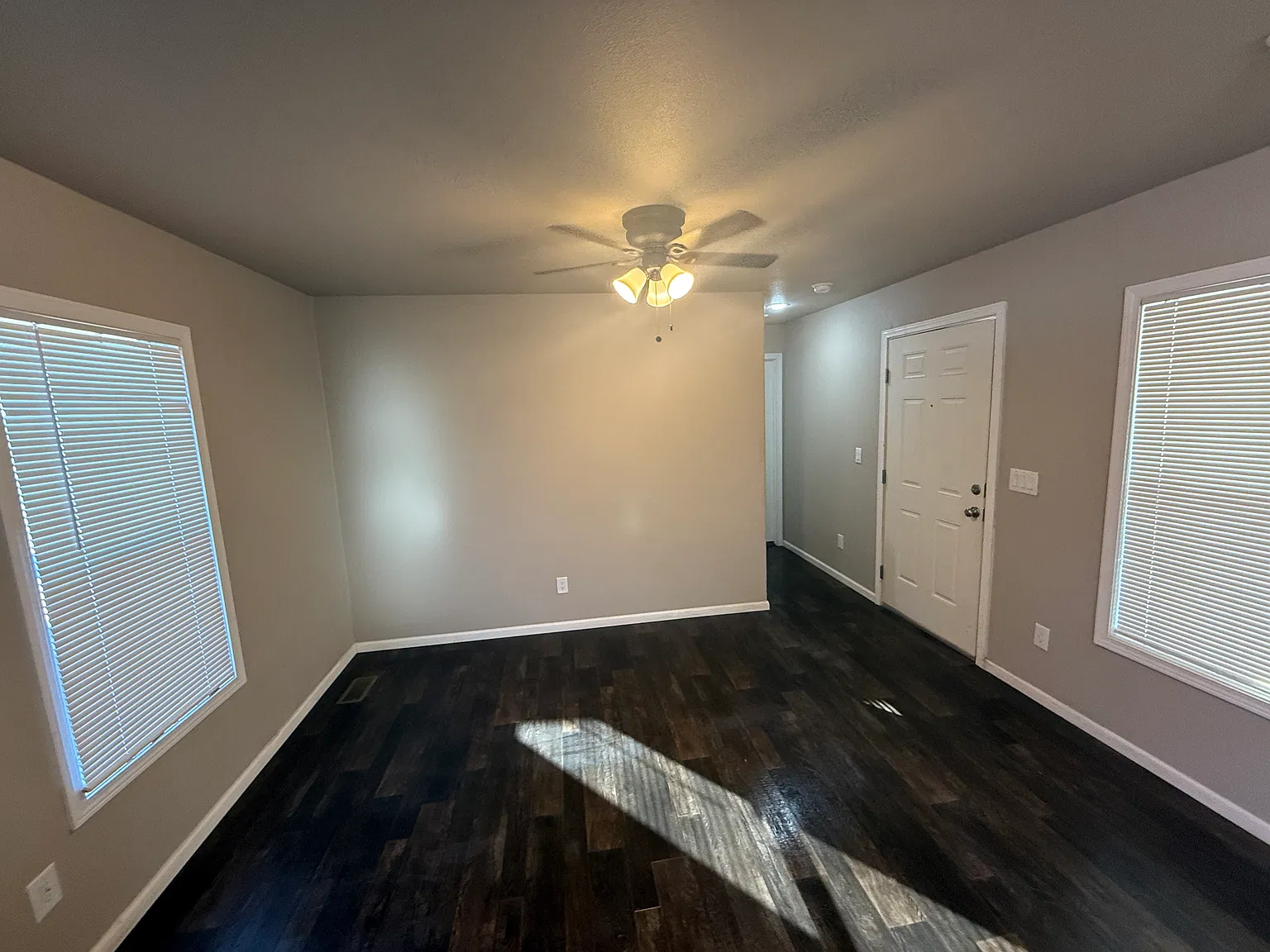 2 bed, 924 sqft, $1,100 — Photo 2